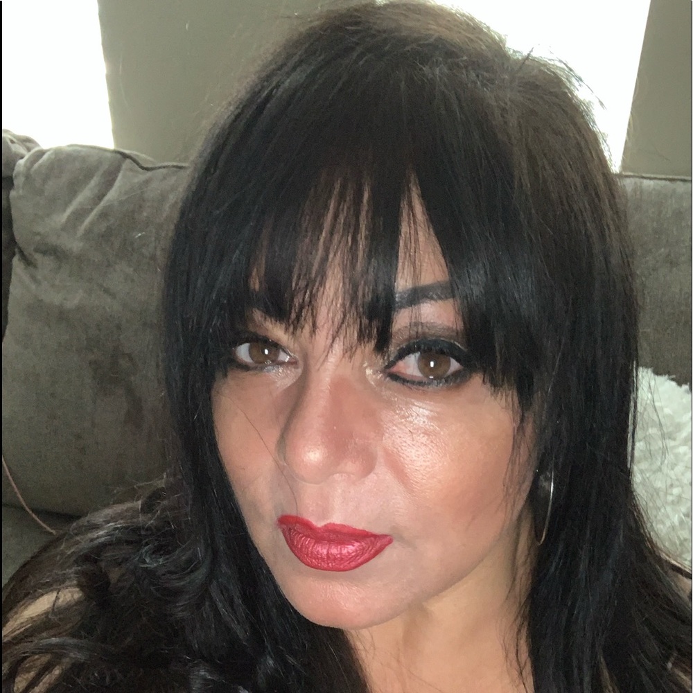 Meet your Posher, Alma